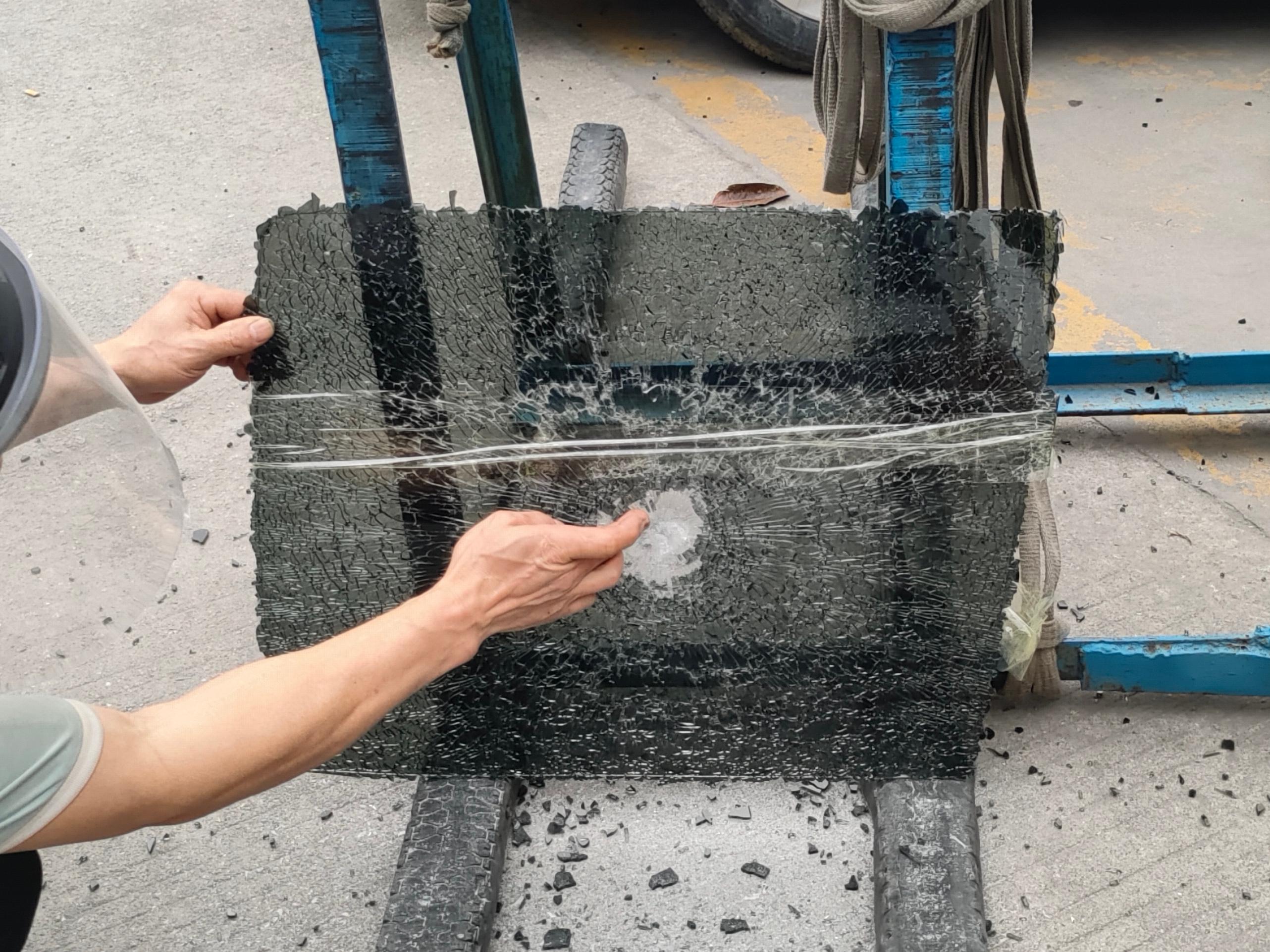 防暴玻璃：高強(qiáng)度安全防護(hù)的多層復(fù)合材料